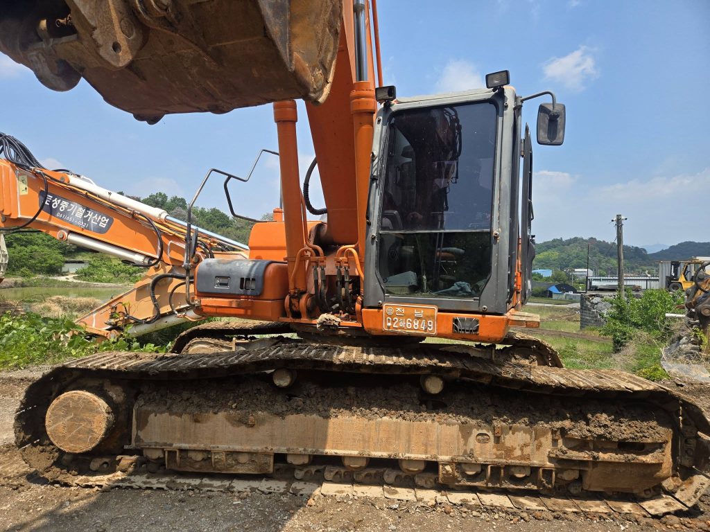 Hitachi ZX200-5 Excavator