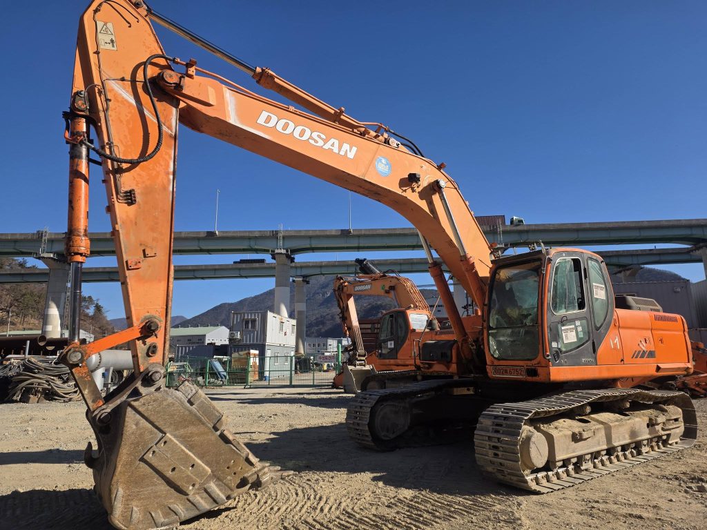Komatsu PC200-8 Excavator